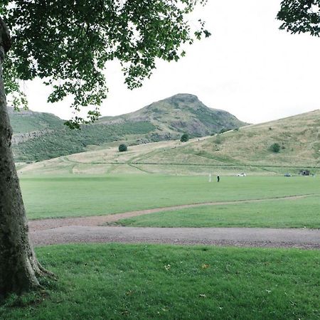 Beautiful City Centre Apartment - Holyrood Park Единбург Екстериор снимка