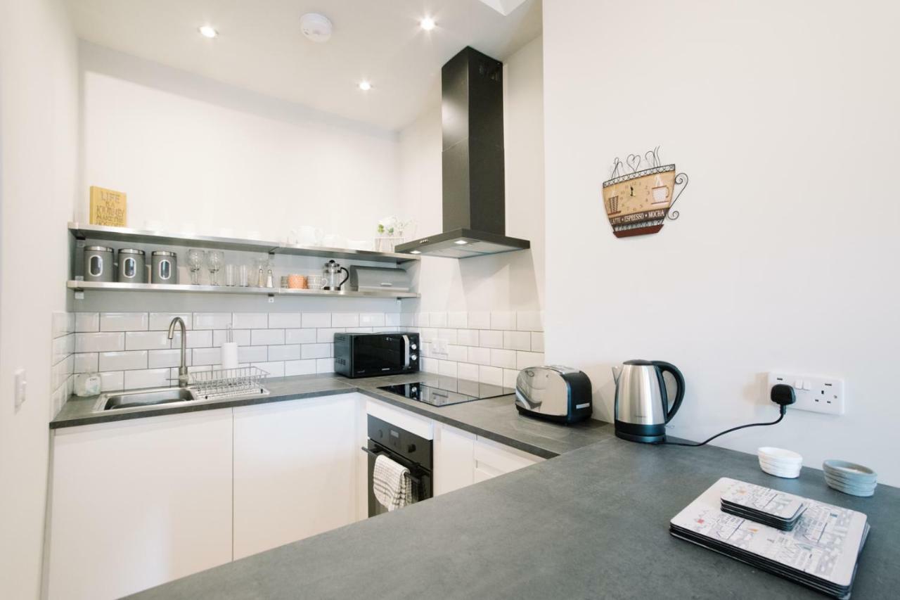Beautiful City Centre Apartment - Holyrood Park Единбург Екстериор снимка